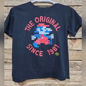 Size‎ large black Nintendo super Mario shirt